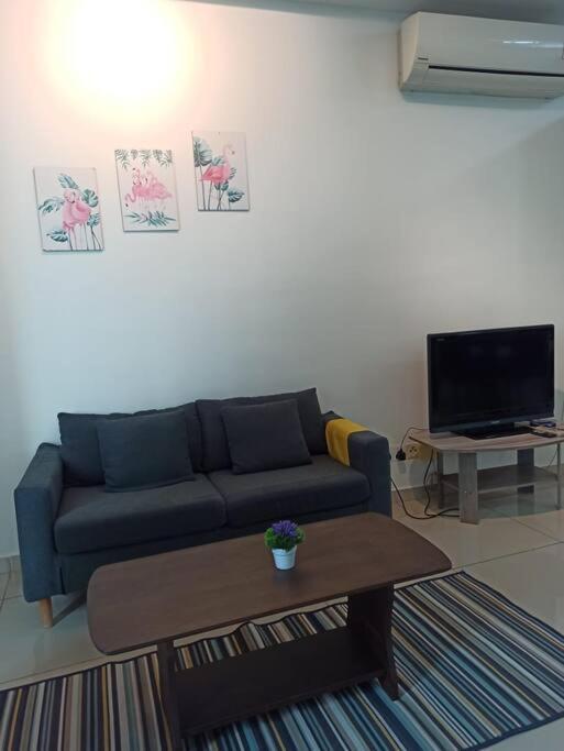 Relax Homestay - The Comfort Just For You Шах Алам Екстериор снимка