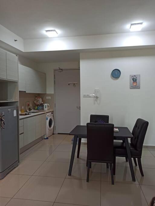 Relax Homestay - The Comfort Just For You Шах Алам Екстериор снимка
